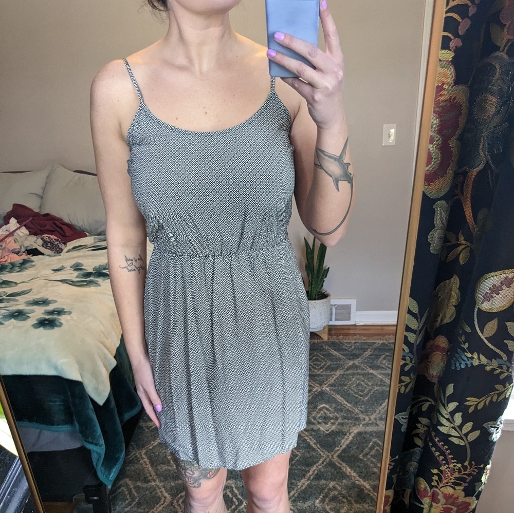 Black and white patterned dress